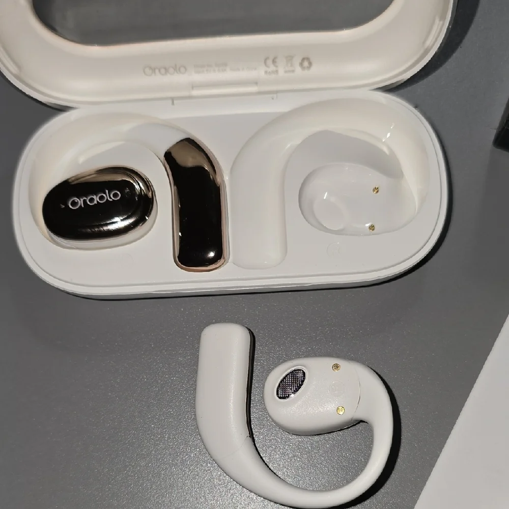 (001) Oraolo Wireless Earbuds in Black and White
